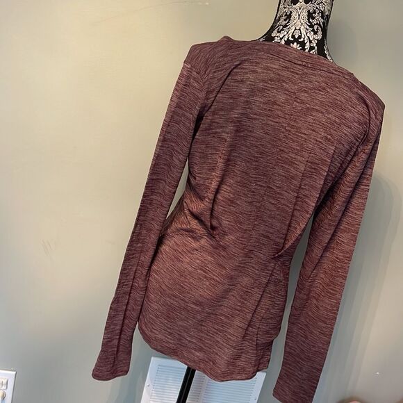 Lululemon size 8 longsleeve - Picture 2 of 2